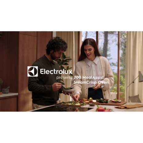 60cm 700 MealAssist SteamCrisp built-in single steam oven with 72L capacity