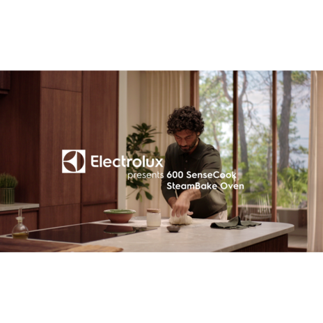 60cm 600 SenseCook SteamBake built-in single steam oven with 71L capacity