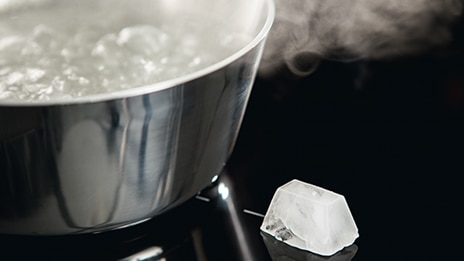 เตาแม่เหล็กไฟฟ้าแบบตั้งโต๊ะ 2,100 วัตต์ ETD42SKR - กระจก | Electrolux Thailand